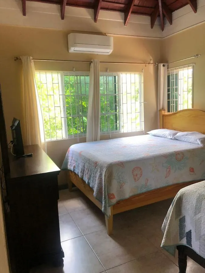 Chaudhry House Montego Bays- 2Nd Floor Apt Guest house