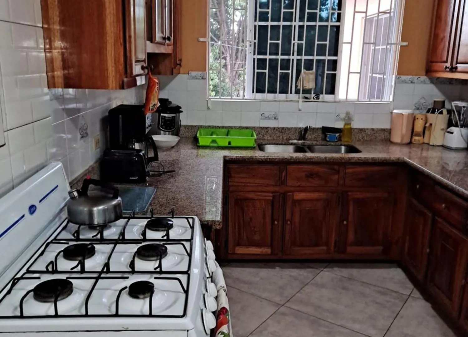 Chaudhry House Montego Bays- 2Nd Floor Apt